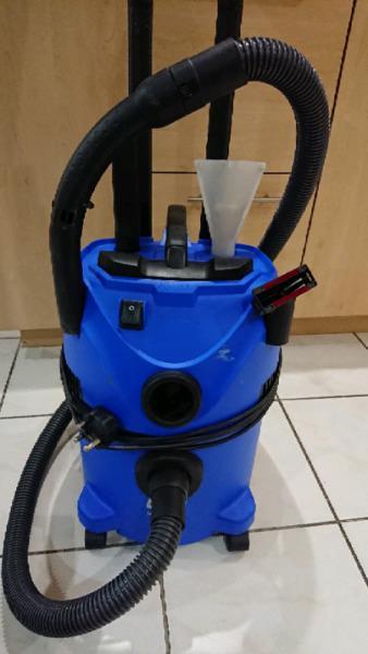 Nilfisk Multi 20 vacuum cleaner and blower