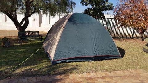 4 - 5 man/women Nylon Camp Master Family Tent