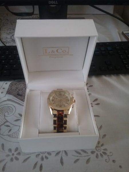 L & Co. gold timepiece, Brand new