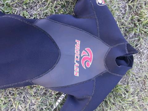 Proclass small wetsuit size 6