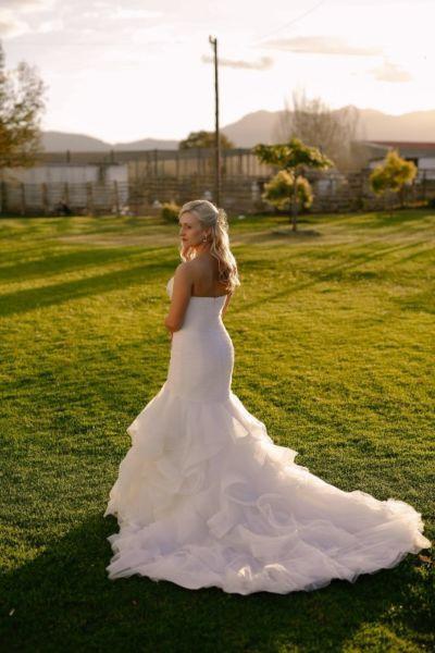 Pronovias Ledurne Wedding Dress size 34