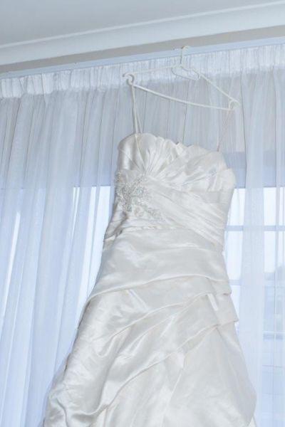 Gorgeous champanje colour wedding gown