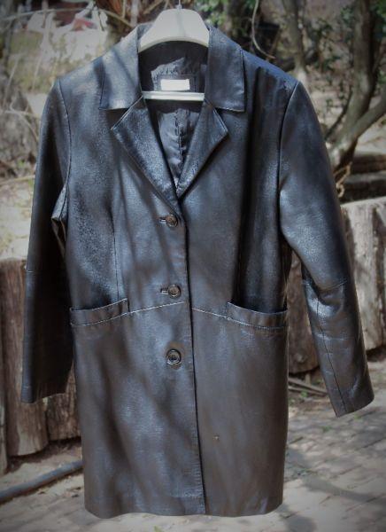 Stunning vintage Napa leather jacket navy. Mid-length