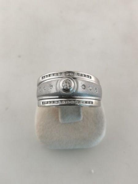 18ct/9ct White Gold, Diamond Ring, UK Size M, US Size 52 1/2