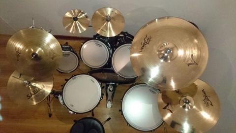Immaculate condition 6 piece Drum set!!