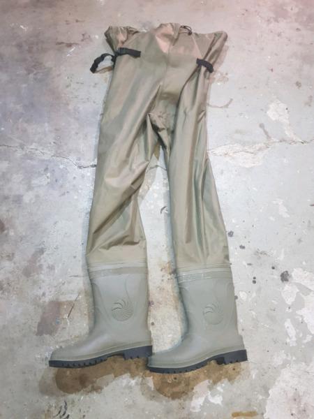 Snowbee wader worn twice