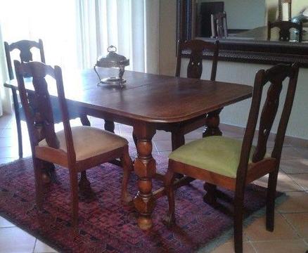 Antique Diningroom Table & Chairs
