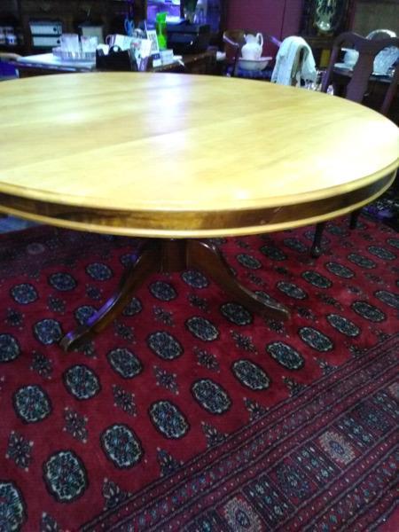 6-8 Seater Yellow Wood and Imbuia Dining Room Table