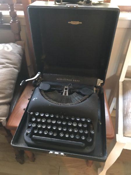 Antique BLACK Remington typewriter the collectible type