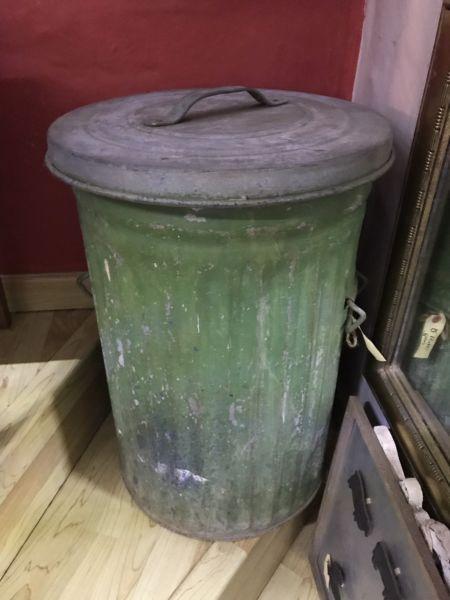 Fantastic find a large bin with lid excellent condition of age