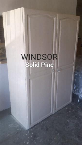 ✔ GORGEOUS!!! Windsor Multi Robe in Pine