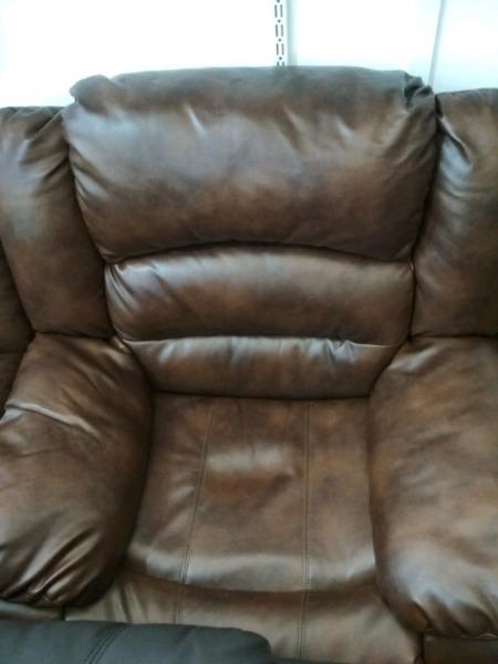 Recliner Lounge Suite Leather 3+2+1+1 Still in a very good condition Delivery can also be Arranged