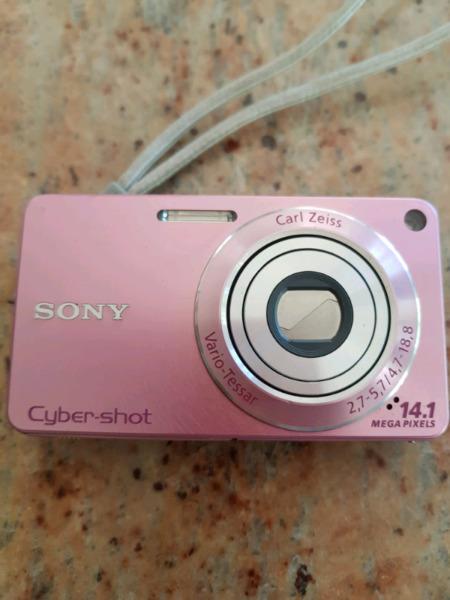 Sony cyber shot digital camera in perfect condition