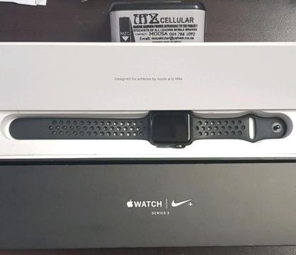 Apple watch series 3 Nike + 42mm space gray with Antracite black straps