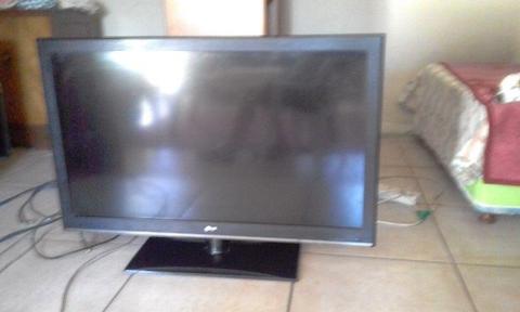 42 inch Lg Lcd Tv - Full Hd -Usb - Remote - Spotless - Bargain Bargain !!!!!