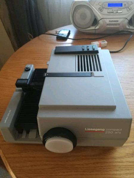Liesegang Compact 250 afs Slide Projector For Sale
