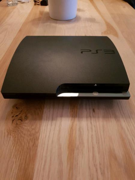 PS3 Console 500GB + 2 Dual Shock 3 controllers + Games