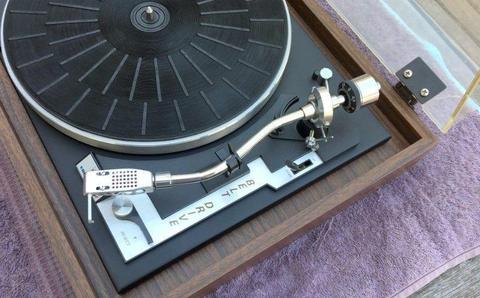 Beatrix - Blaupunkt Auto Return Belt Drive Turntable / Record Player