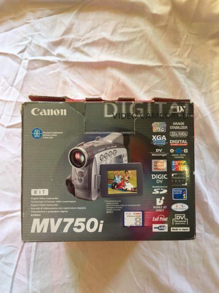 Canon MV750i digital and mini d (vhs) camcorder full kit