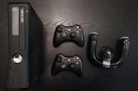 Xbox 360 S 250GB Speed Wheel 2 Wireless remotes 7 Games