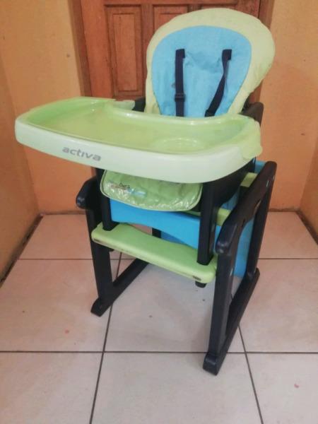 Activa Jane 3-in-1 feeding chair converts into a table and chair