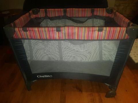 Chellino camp cot with bassinet