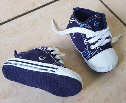 Trainer / Takkie Style Baby Shoes (2-3 Months)