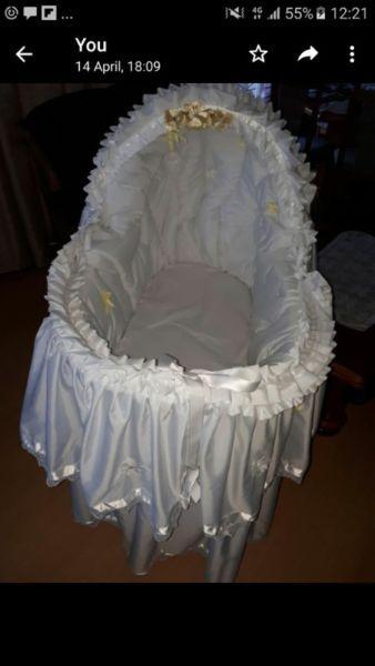 Baby crib with Linen