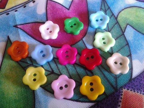 SEWING BUTTONS - LITTLE FLOWERS - 12 MM - MIXED COLORS - 1 BAG OF 90 BUTTONS - R70