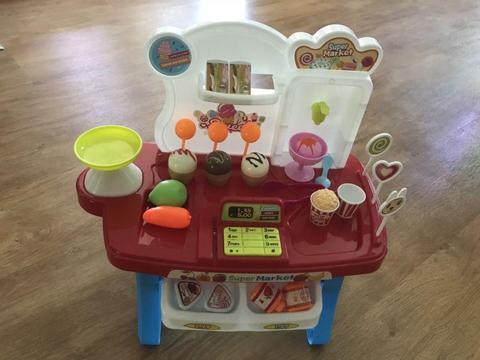 Pretend play mini supermarket