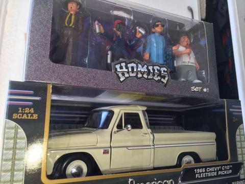Collectible 1:24 scale model Chevy C10 or Ford F-100 Pickup plus Hommies set #1, 4 Figurine pack