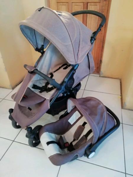 Chelino travel system