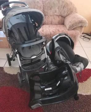 Graco travel system with base