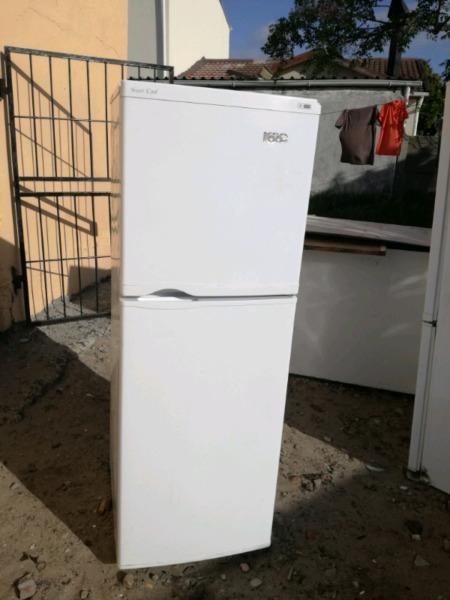 Kic fridge freezer R 1600