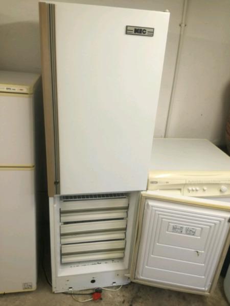 Kic fridge freezer R 1200