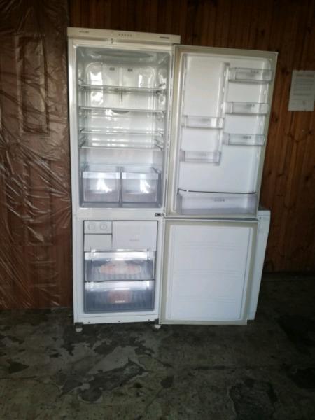 Samsung frost free fridge freezer R 2600