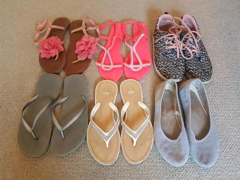 Bundle of flat shoes......take whole lot for R180