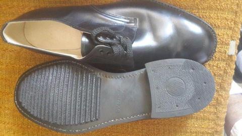 Waytread Black Shoes