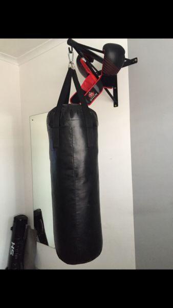 punching bag with wall mount bracket