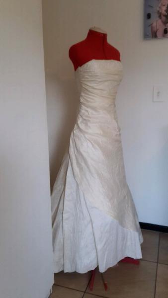 Wedding dress size medium /34