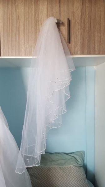 Wedding dress with Veil and Underkirt