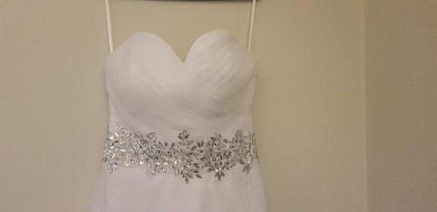 Size 8-10 Sweetheart Neck Line Wedding Gown