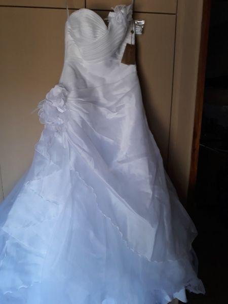 Brand new designers wedding dress with tag on for sale. Size 10. Dress can be alternated