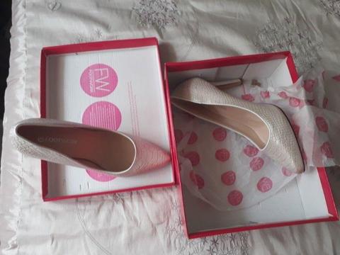 Brand new Footwork shiny pink heel