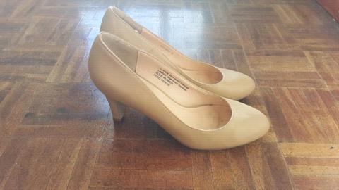 Beige heels size 5