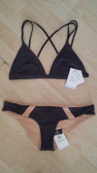 RIP CURL REVERSIBLE BIKINI SIZE 36/L. BRAND NEW !!!