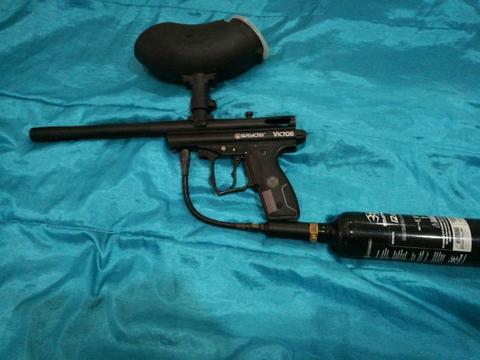 Spyder victor gun a mask including a vest a belt 2x air cylinders and 2x paintball holders