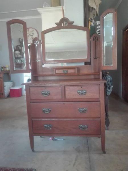 Antique oak Dressingtable