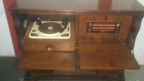 Antique Radio & Turn-table