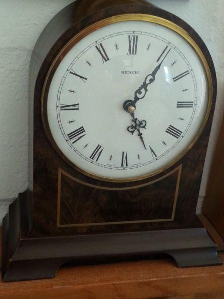 Metamec of Sheffield mantle clock 20cm in height Georgian style in mint condition, Made in England